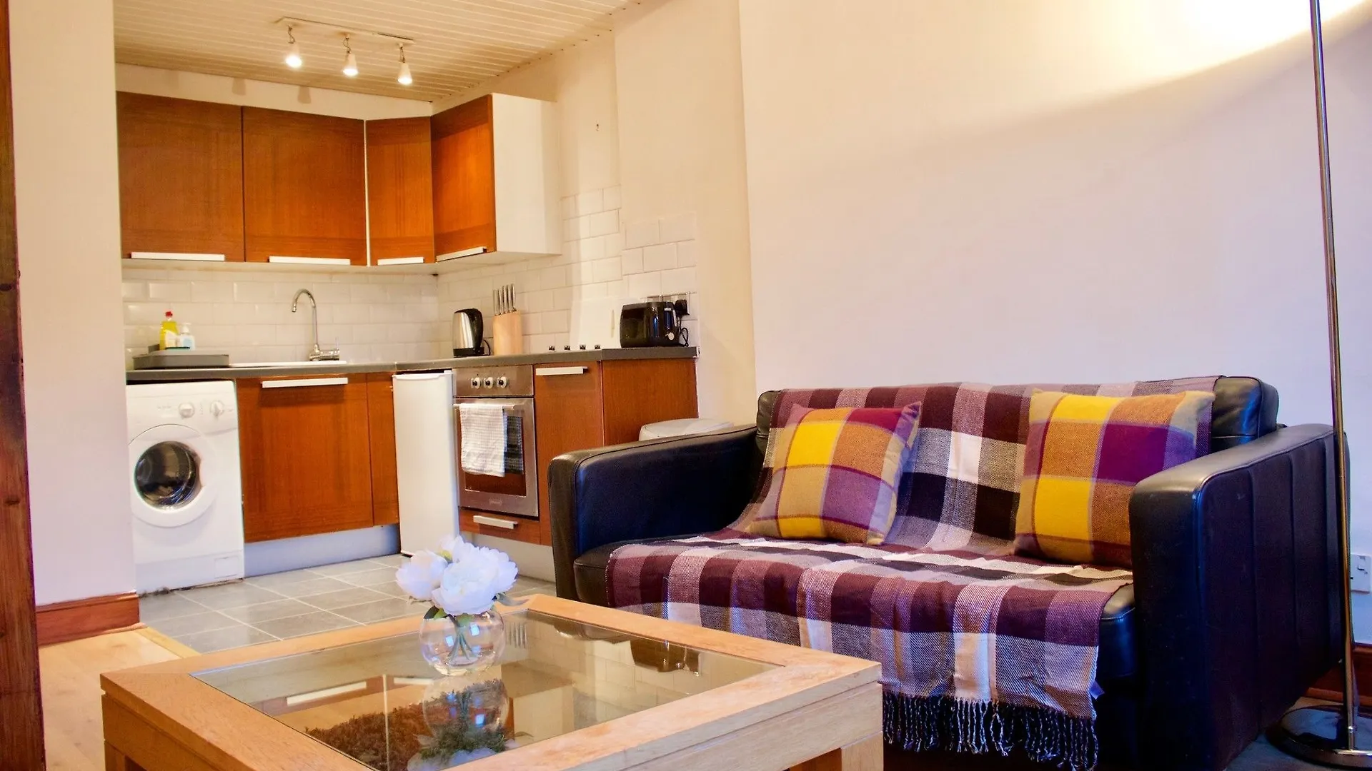 1 Bedroom Flat In Broughton Edinburgh